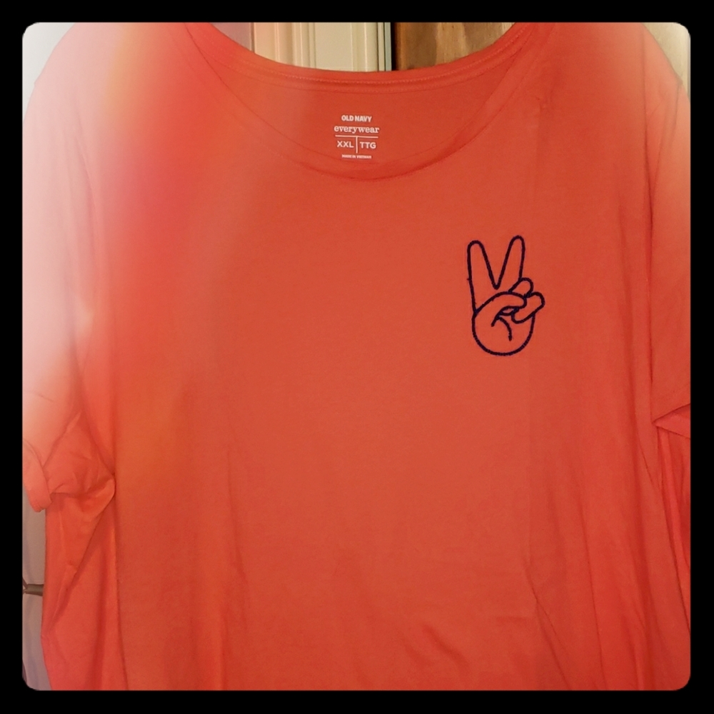 Old Navy tee shirt